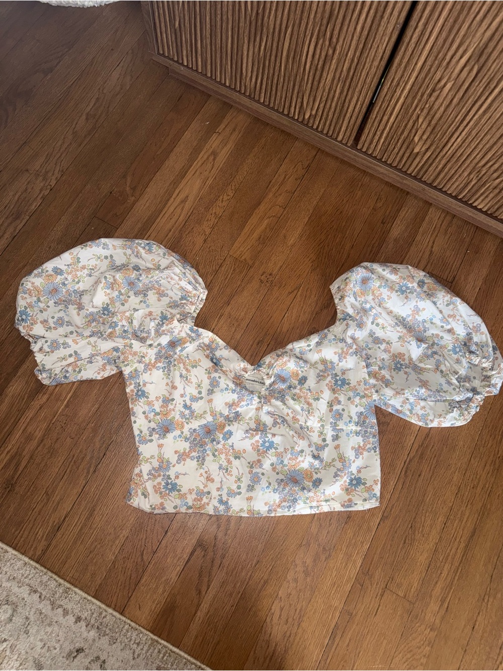Abercrombie & Fitch White Floral Puff-Sleeve Crop Top